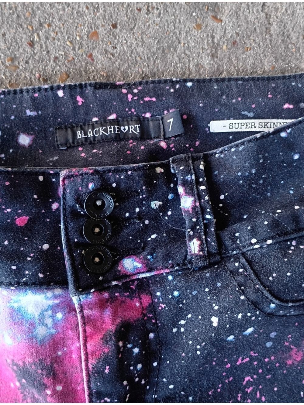 2/$10 Hot Topic Blackheart Galaxy Print Pink & Black Skinny Jeans Size 7 - Picture 4 of 8
